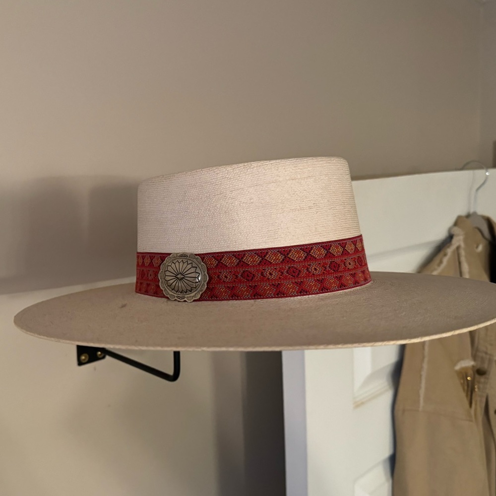 Hat with conch